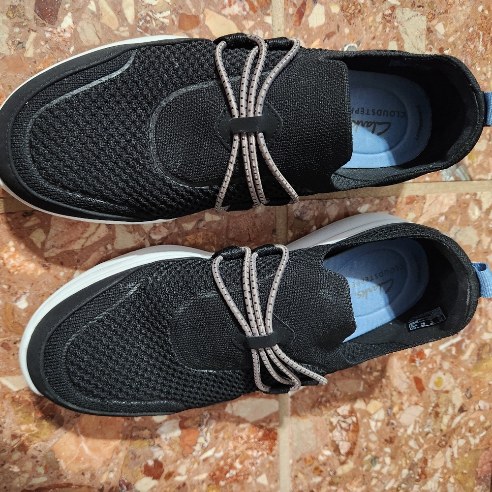 Clarks Women's Size 8 Slip-in Sneakers Cloudsteppers